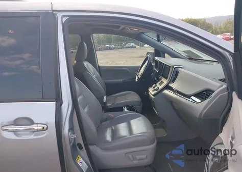 2015 Toyota Sienna Xle 8 Passenger z USA, uszkodzony, nr VIN 5TDYK3DC6FS669527